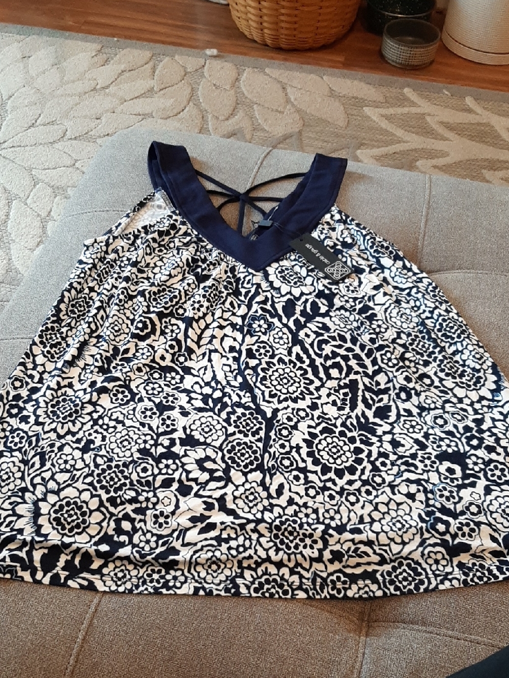 Cable & Gauge Navy and White Floral V-Neck Strappy Camisole
